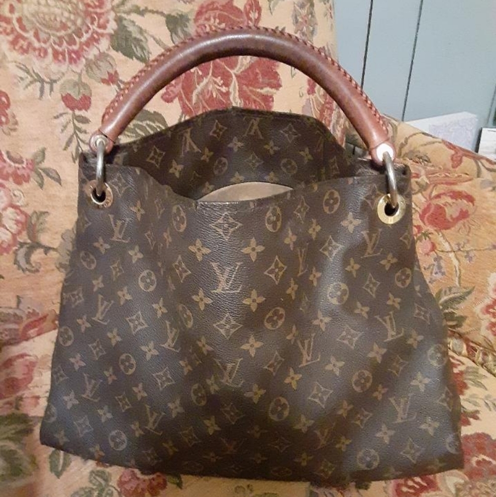 Authentic Louis Vuitton Artsy GM